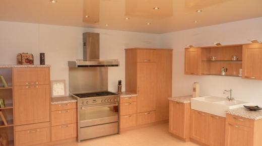 Deckenrenovierung in Küche mit Beleuchtung