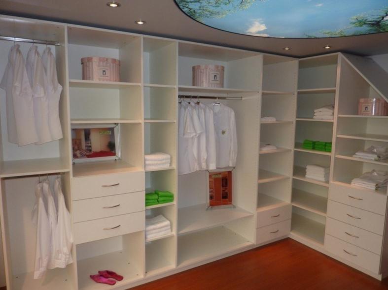 Deckenrenovierung mit Lichthimmel und Beleuchtung