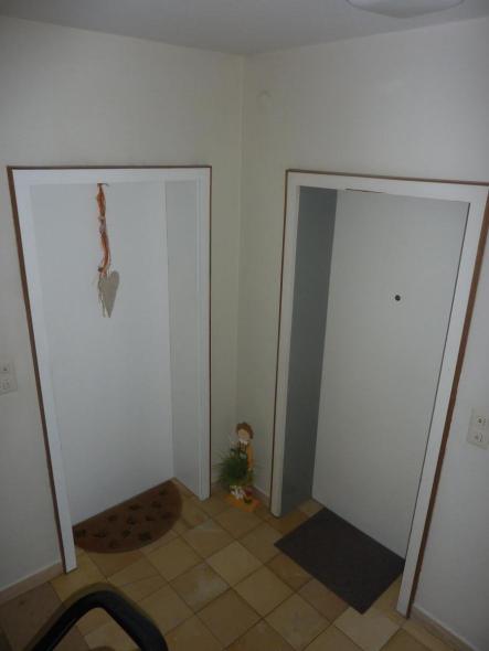 Wohnungseingangstüren in weiß vorher 