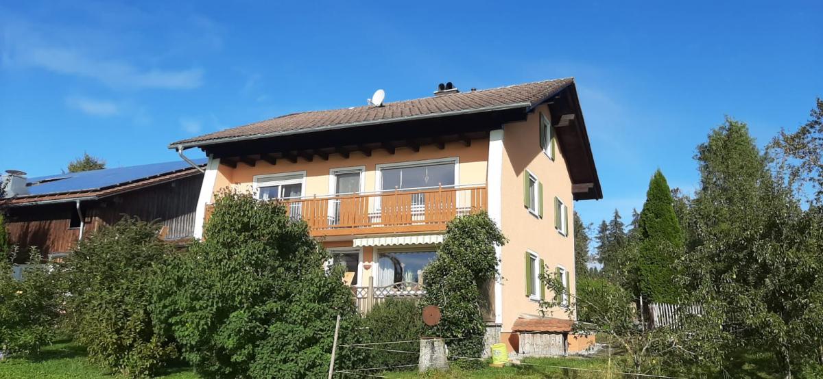 Balkonverkleidung bei Einfamilienhaus