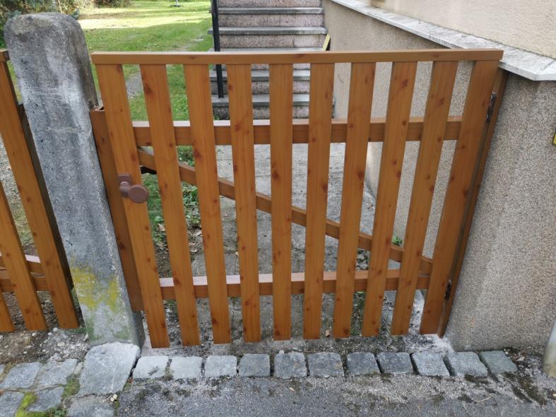 Neues Holz-Gartentor