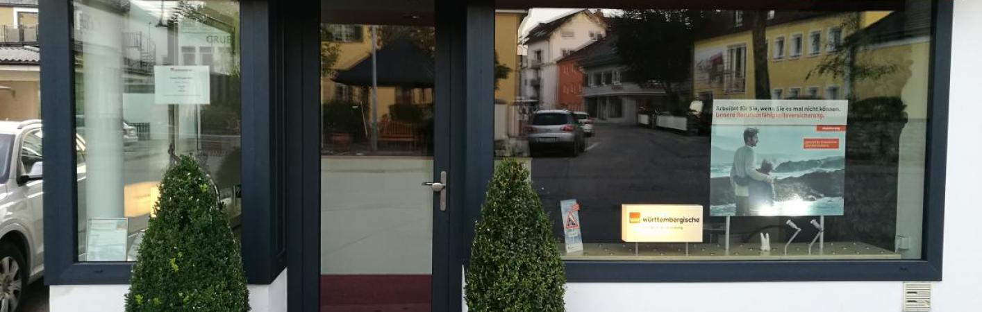 Aluminium-Verkleidung in anthrazit bei Laden 